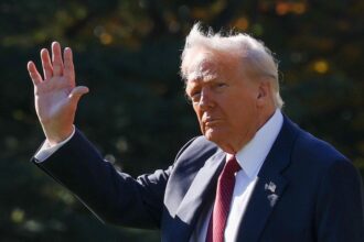 ترامب يحذر .. ستكون هناك عقوبات شديدة على أي دولة تتعامل تجارياً مع روسيا