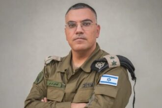 أفيخاي أدرعي يطمئن: "ما زلت هنا رغم أنباء تقاعدي"