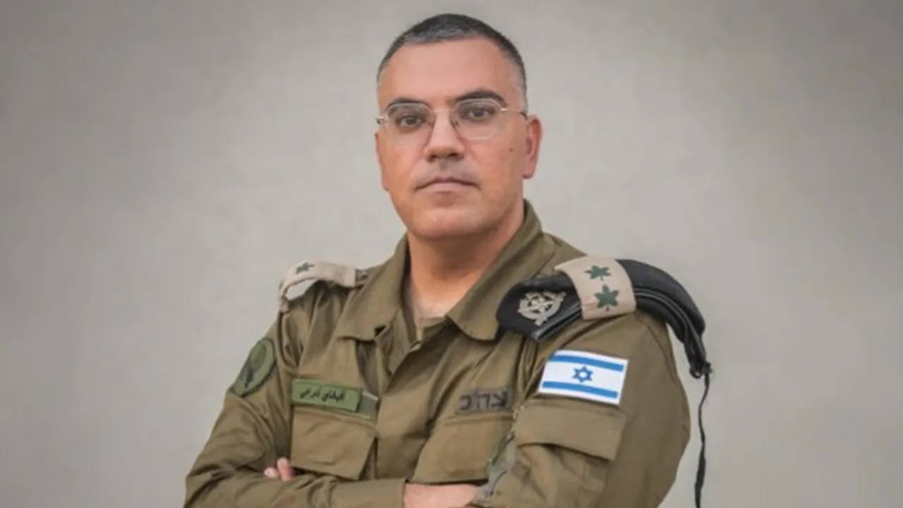 صورة حول : أفيخاي أدرعي يطمئن: "ما زلت هنا رغم أنباء تقاعدي" أفيخاي أدرعي يطمئن: "ما زلت هنا رغم أنباء تقاعدي"