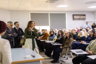 الملكة رانيا تزور الجامعة الأردنية