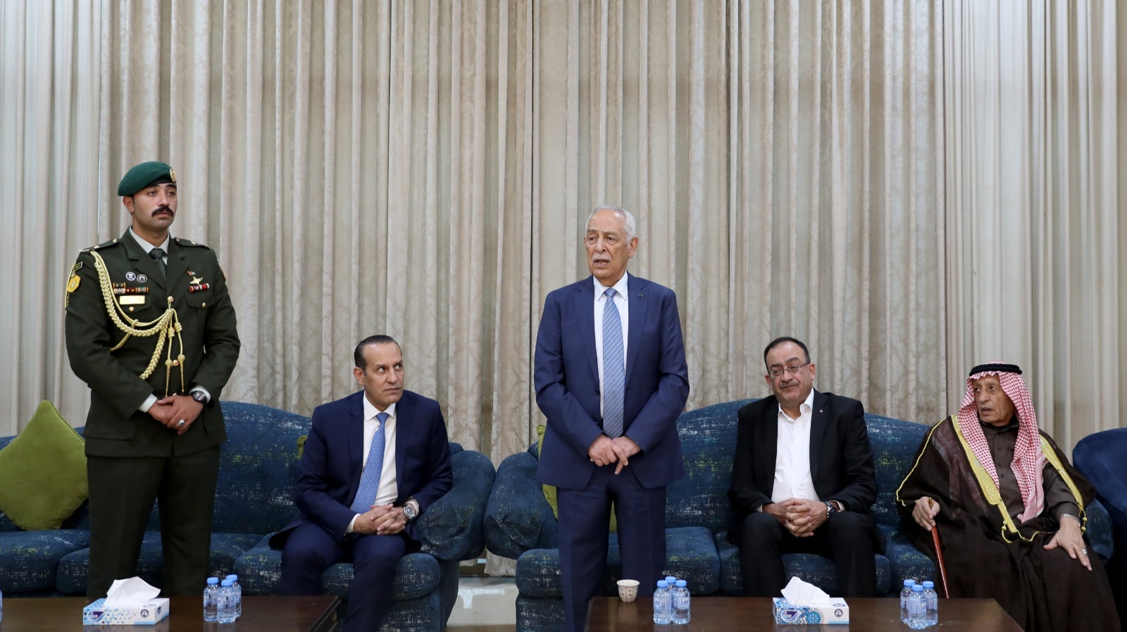 عاجل | مندوبا عن الملك وولي العهد.. العيسوي يعزي البريزات وظاظا