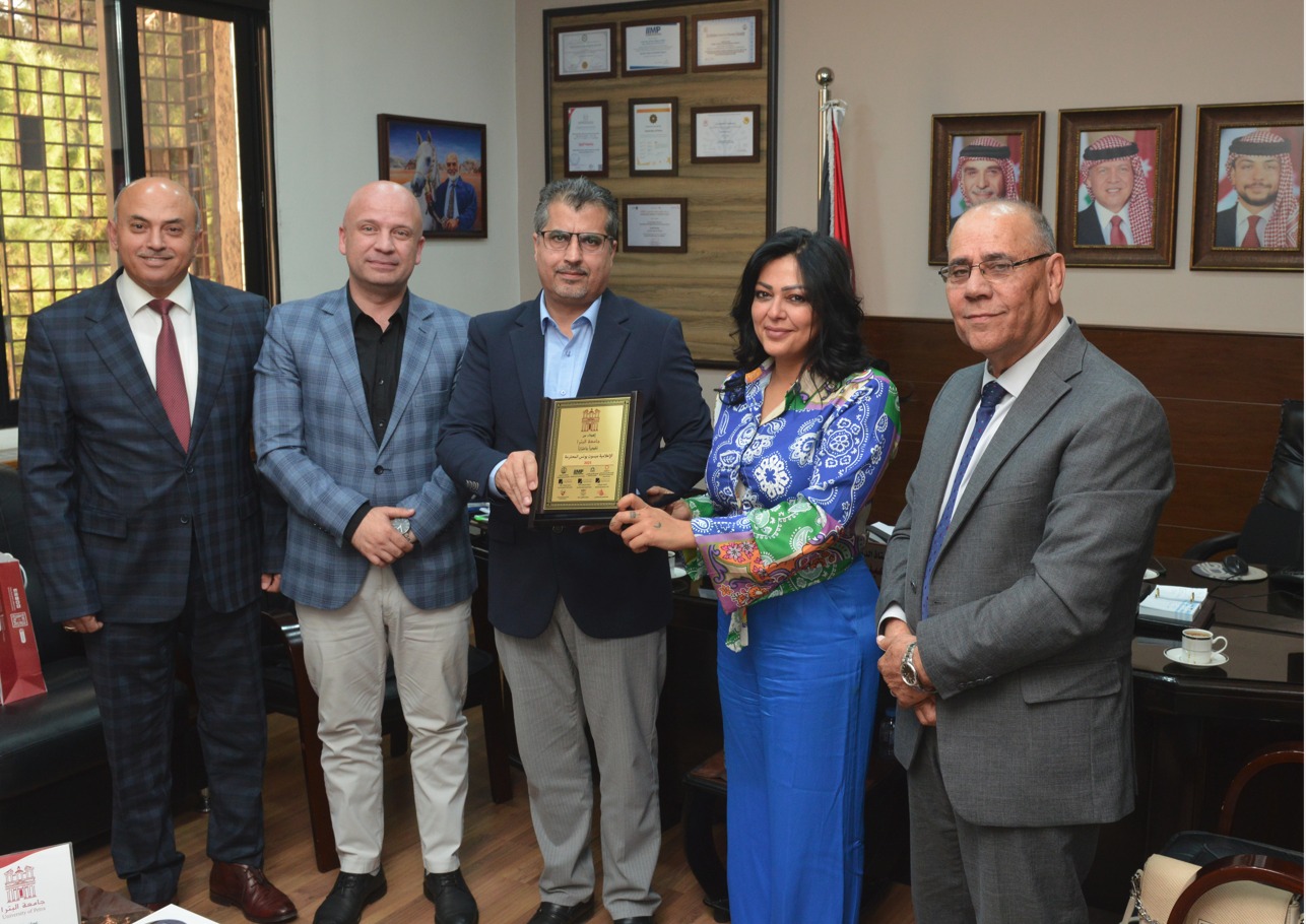 جامعة البترا تكرم خريجتها الإعلامية البارزة ميسون يونس