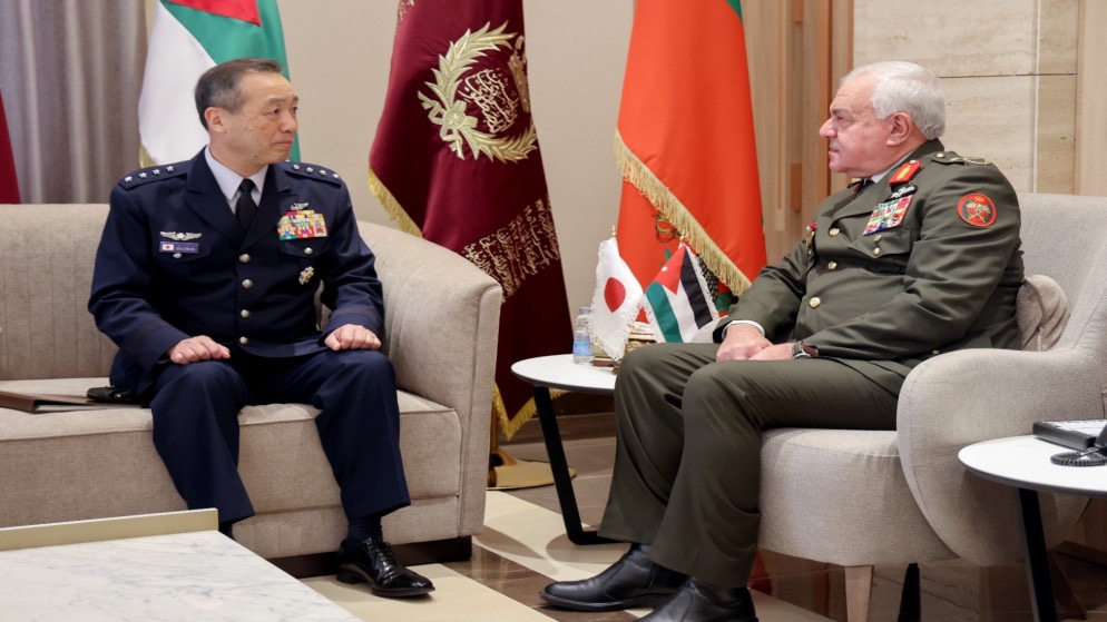 صورة حول : اللواء الحنيطي يستقبل رئيس أركان قوات الدفاع الذاتية اليابانية اللواء الحنيطي يستقبل رئيس أركان قوات الدفاع الذاتية اليابانية