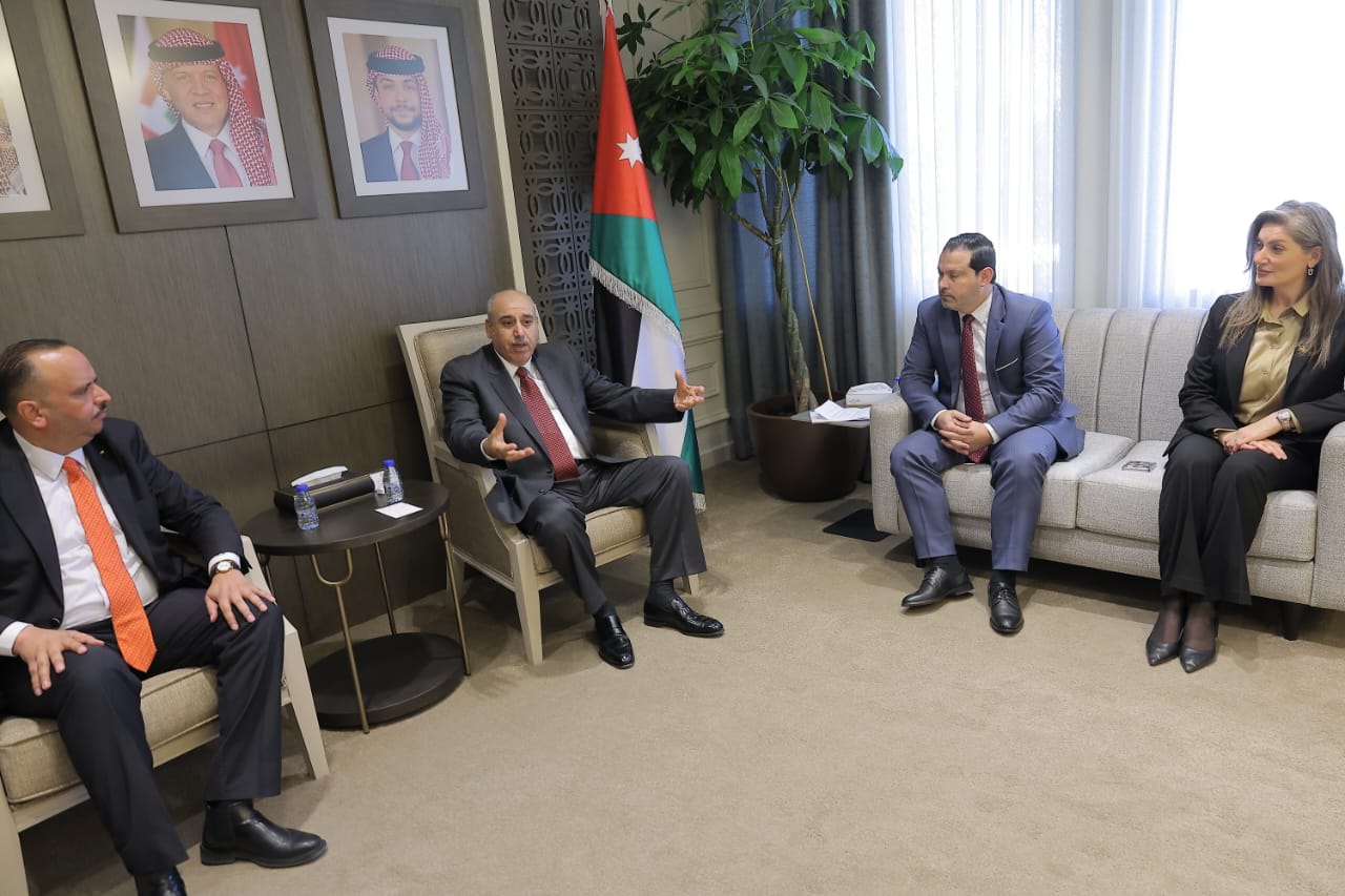 القاضي يلتقي وفد جمعية سند ويؤكد دعم مجلس النواب لتمكين الشباب