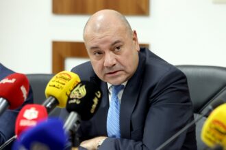 الميثاق والجبهة ورئيس اللجنة المالية النيابية يشيدون بأداء العودات .. الوزير الأقرب إلينا