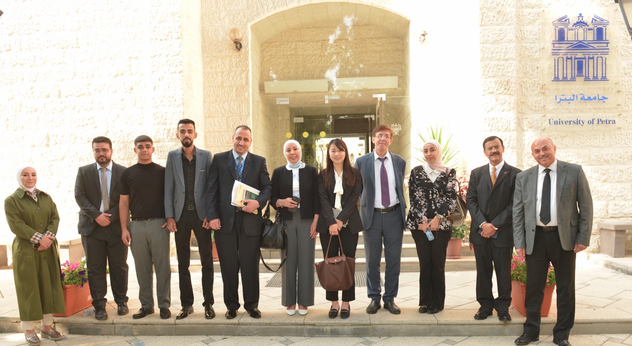 صورة حول : جامعة البترا تنظم محاضرة تعريفية حول شعر الطبيعة الياباني "الهايكو" جامعة البترا تنظم محاضرة تعريفية حول شعر الطبيعة الياباني "الهايكو"