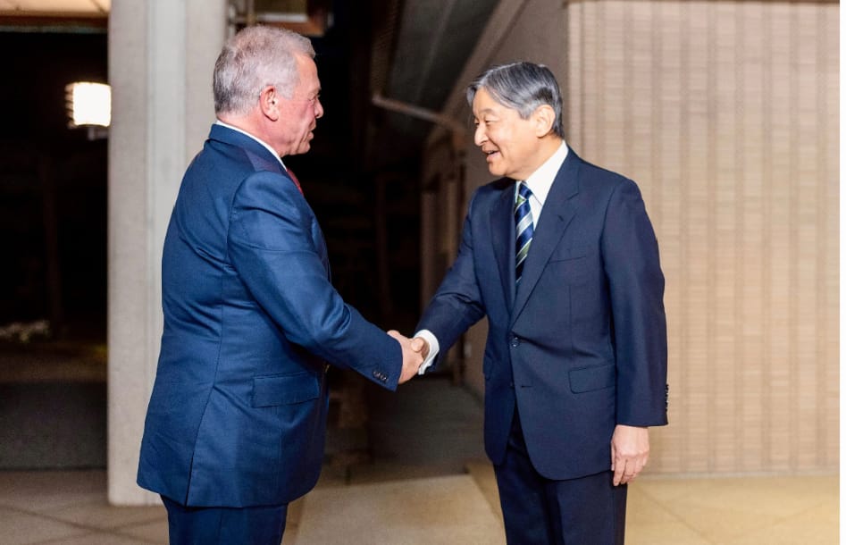 الملك يلتقي إمبراطور اليابان في طوكيو