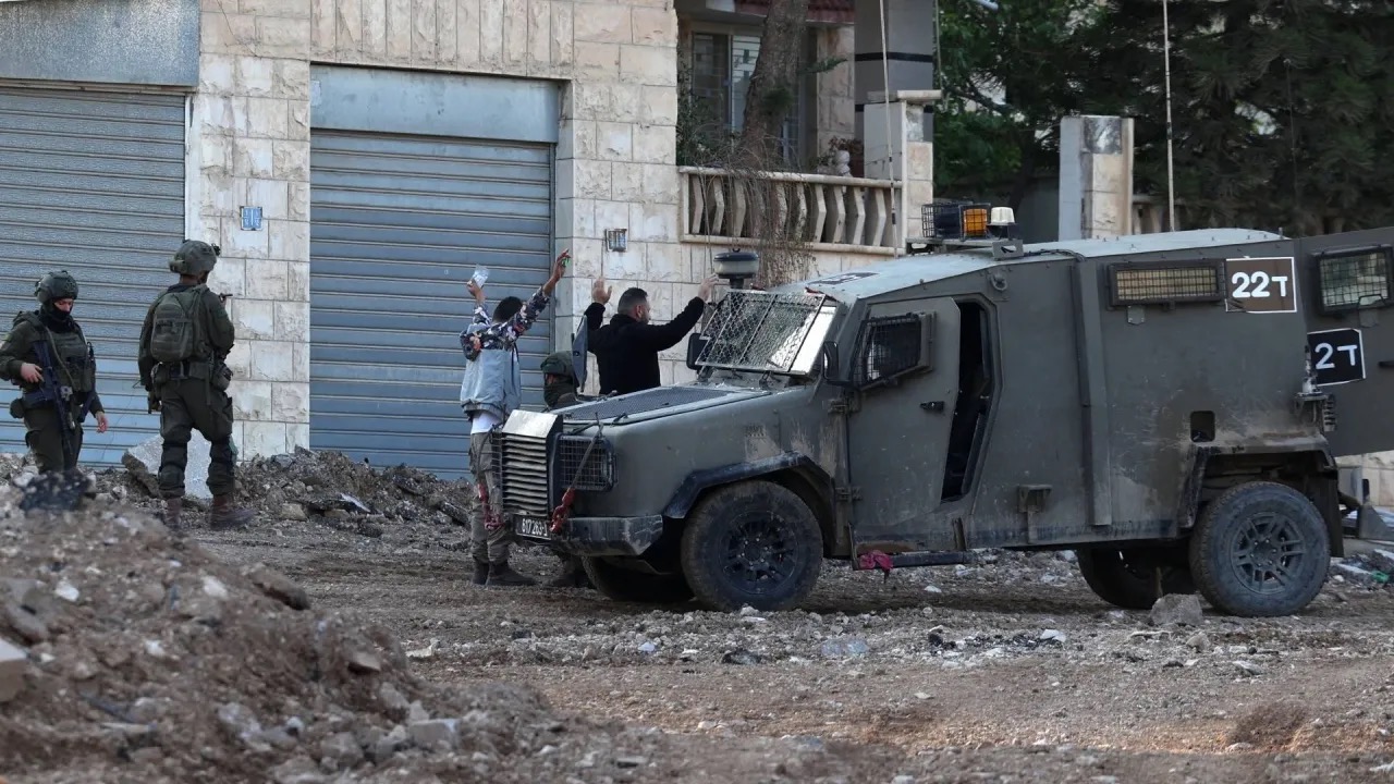 صورة حول : تحقيق إسرائيلي بعد إعدام شابين فلسطينيين رفعا أيديهم في جنين تحقيق إسرائيلي بعد إعدام شابين فلسطينيين رفعا أيديهم في جنين