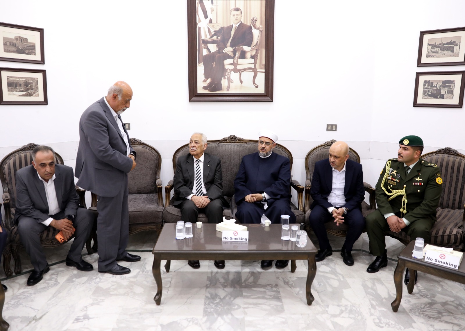 *مندوبا عن الملك وولي العهد… العيسوي يعزي عشيرتي القعقاع والقرعان*