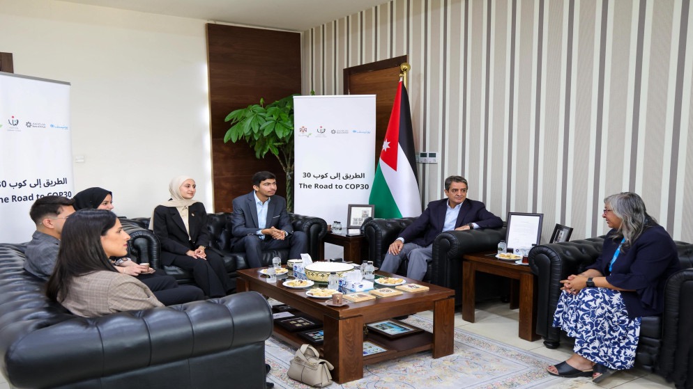 صورة حول : العدوان يلتقي القادة الشباب المشاركين في مؤتمر المناخ العالمي بالبرازيل العدوان يلتقي القادة الشباب المشاركين في مؤتمر المناخ العالمي بالبرازيل