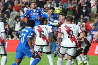 ريال مدريد يتوقف عند التعادل مع رايو فايكانو وبرشلونة يقترب من الصدارة