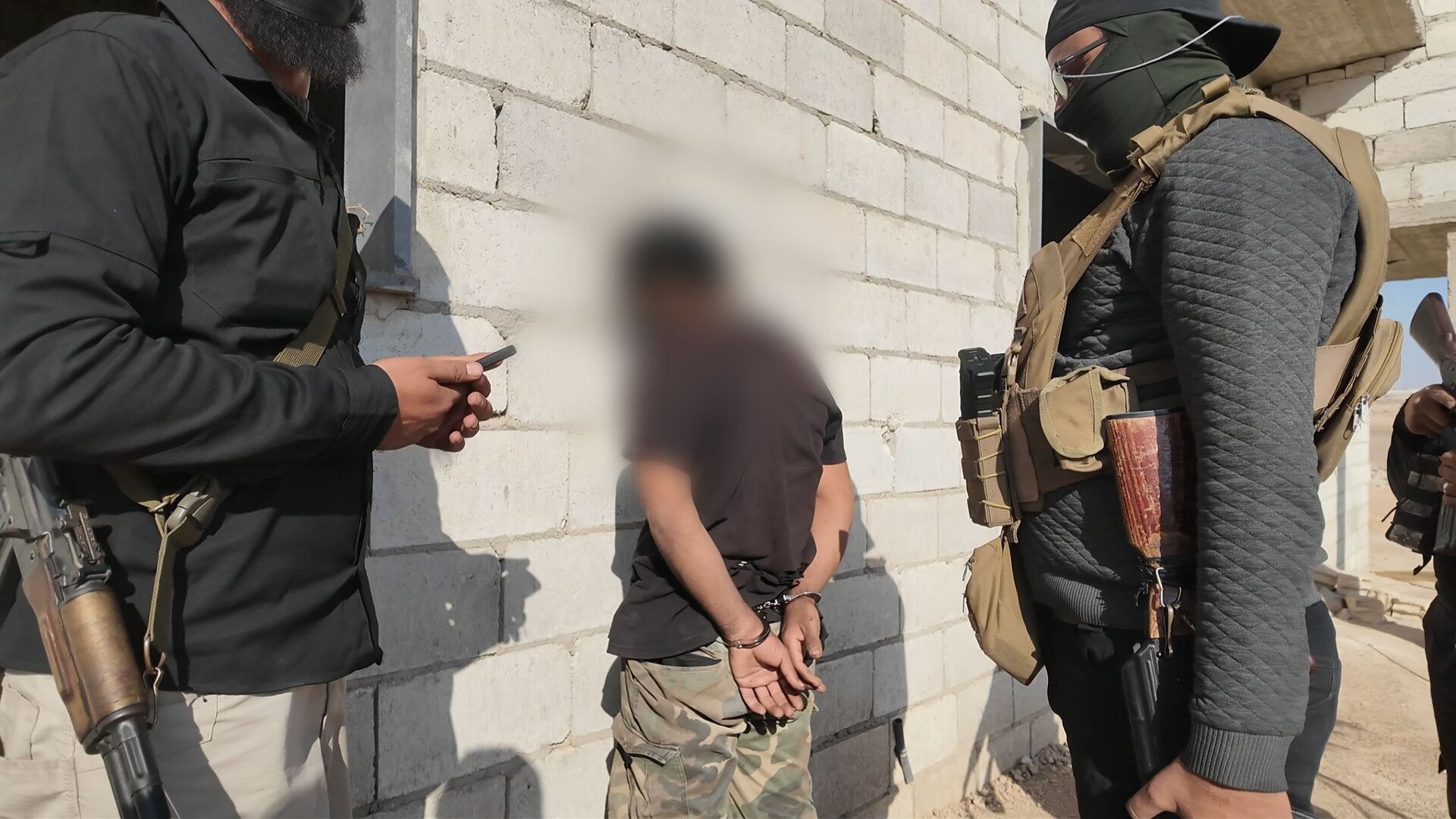 صورة حول : حملة اعتقالات واسعة بسوريا لإحباط مخططات داعش حملة اعتقالات واسعة بسوريا لإحباط مخططات داعش