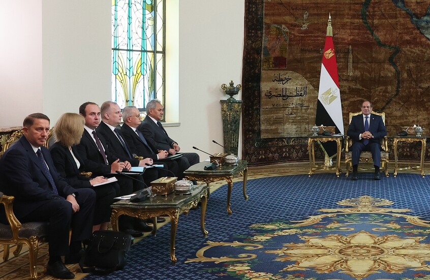 السيسي يؤكد دعم مصر للحل السلمي لأزمة أوكرانيا