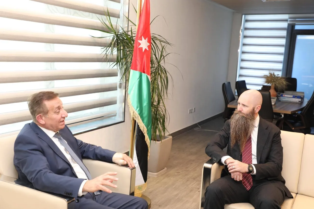 الخريسات يبحث مع السفير الأمريكي فرص تطوير القطاع الزراعي