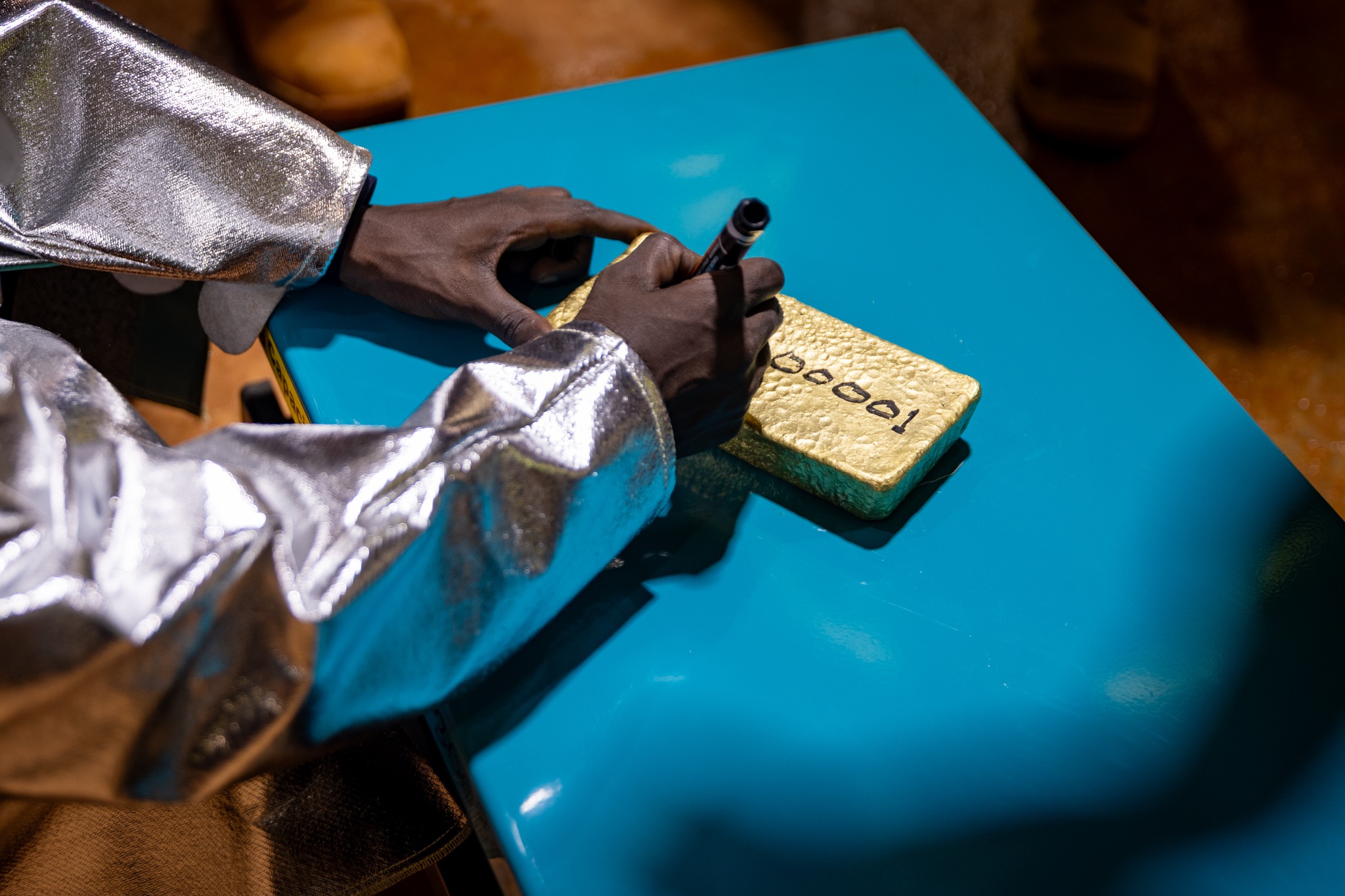 صورة حول : الذهب يواصل الصعود القياسي… هل هو استثمار آمن أم فقاعة وشيكة؟ الذهب يواصل الصعود القياسي… هل هو استثمار آمن أم فقاعة وشيكة؟