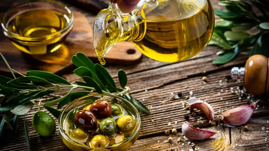 صورة حول : هل تؤثر ملعقة زيت الزيتون يوميًا على صحة القلب والهضم؟ هل تؤثر ملعقة زيت الزيتون يوميًا على صحة القلب والهضم؟