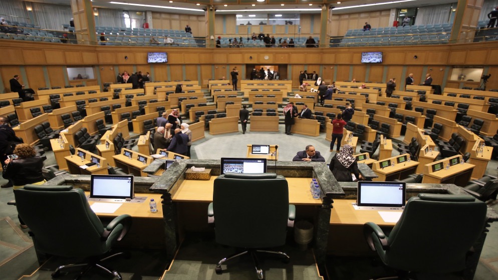 نواب يلوّحون برفض موازنة 2026 ما لم تُرفع الرواتب