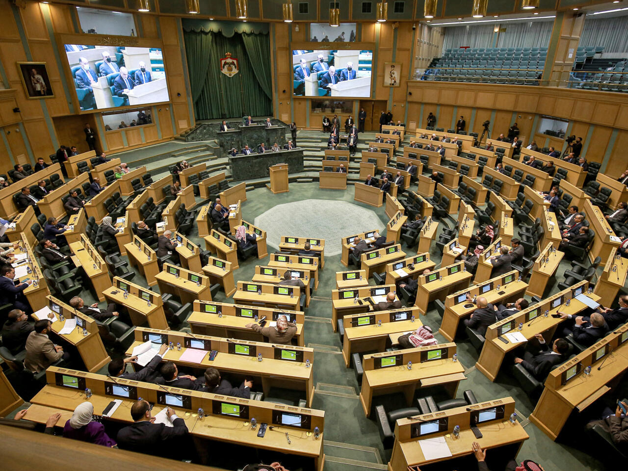 عاجل | نائب تنجح بنقل زوجها من البلدية ليعمل ضمن كادر مجلس النواب