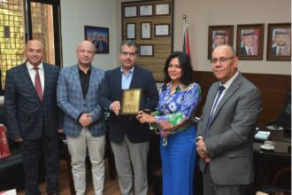 جامعة البترا تكرم خريجتها الإعلامية البارزة ميسون يونس