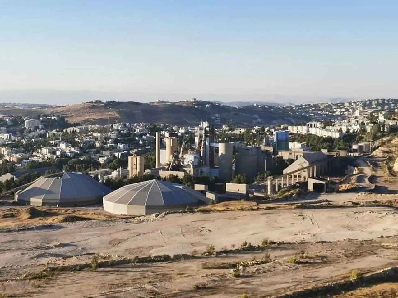 صورة حول : بلدية الفحيص تفرض رقابة مؤقتة على أراضي «الإسمنت» بلدية الفحيص تفرض رقابة مؤقتة على أراضي «الإسمنت»