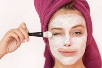 فوائد ماسك النشا مع ماء الورد للبشرة وكيفية استخدامه