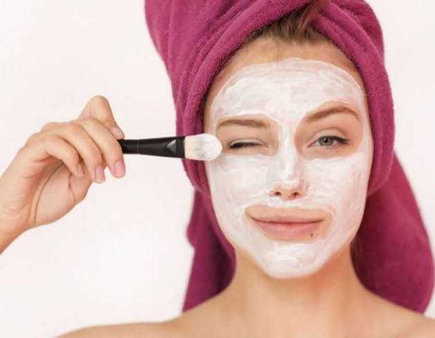 صورة حول : فوائد ماسك النشا مع ماء الورد للبشرة وكيفية استخدامه فوائد ماسك النشا مع ماء الورد للبشرة وكيفية استخدامه