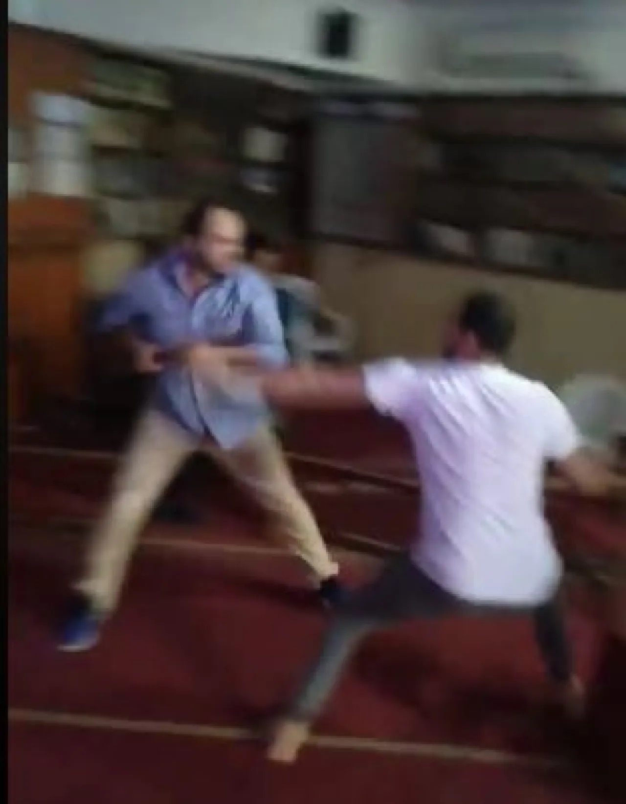 صورة حول : مشاجرة داخل مسجد في جرش تسفر عن 8 مصابين مشاجرة داخل مسجد في جرش تسفر عن 8 مصابين