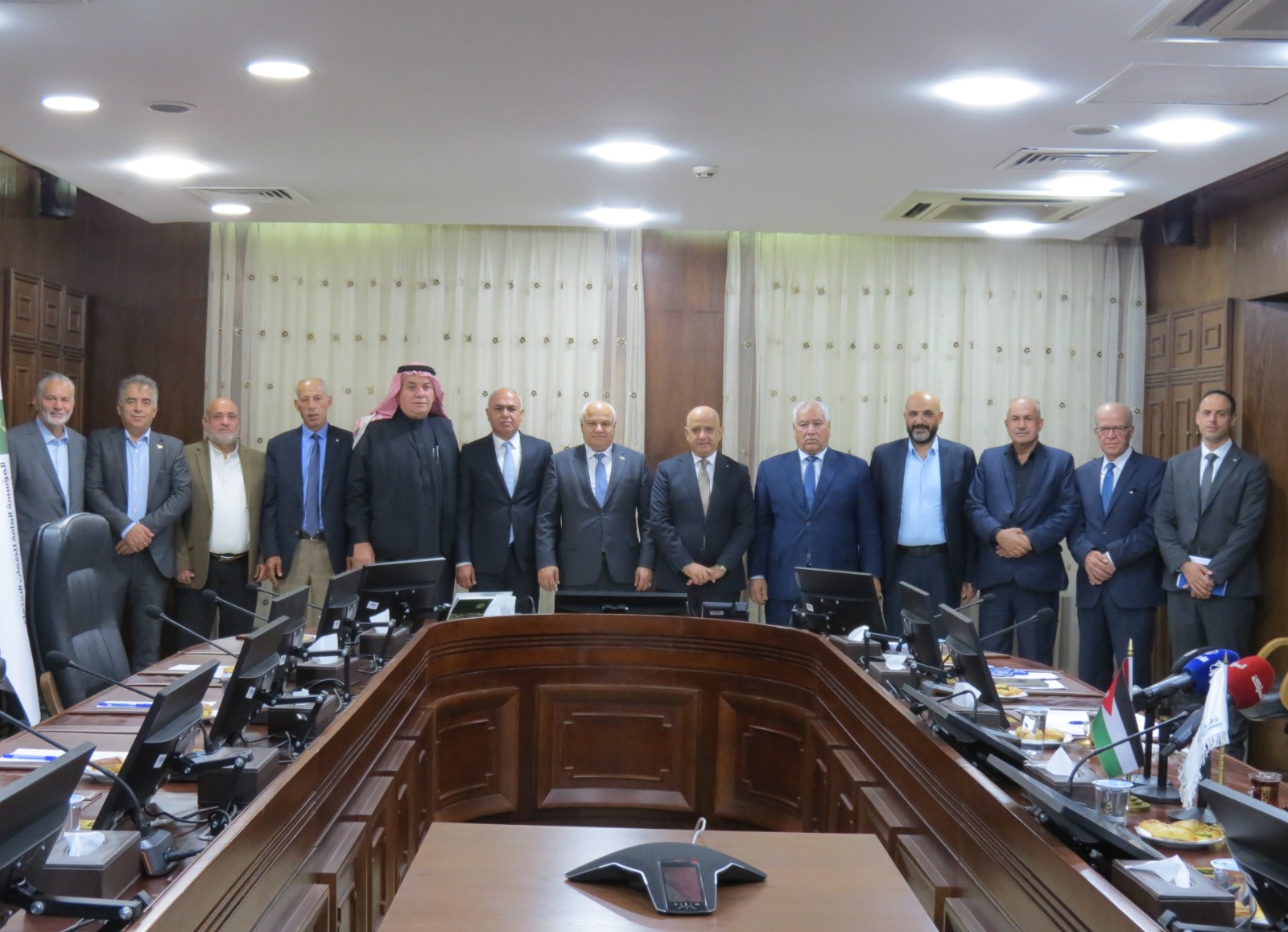 مذكرة تفاهم بين "العمل" و"تجارة الأردن" لتوفير عمالة غير أردنية للقطاع التجاري مقابل تشغيل أردنيين