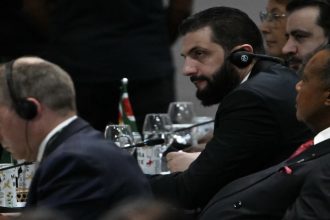 الشرع يجري محادثات غير مسبوقة مع ترامب في واشنطن