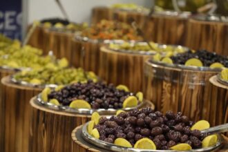 أكثر من 100 ألف زائر لمهرجان الزيتون الوطني