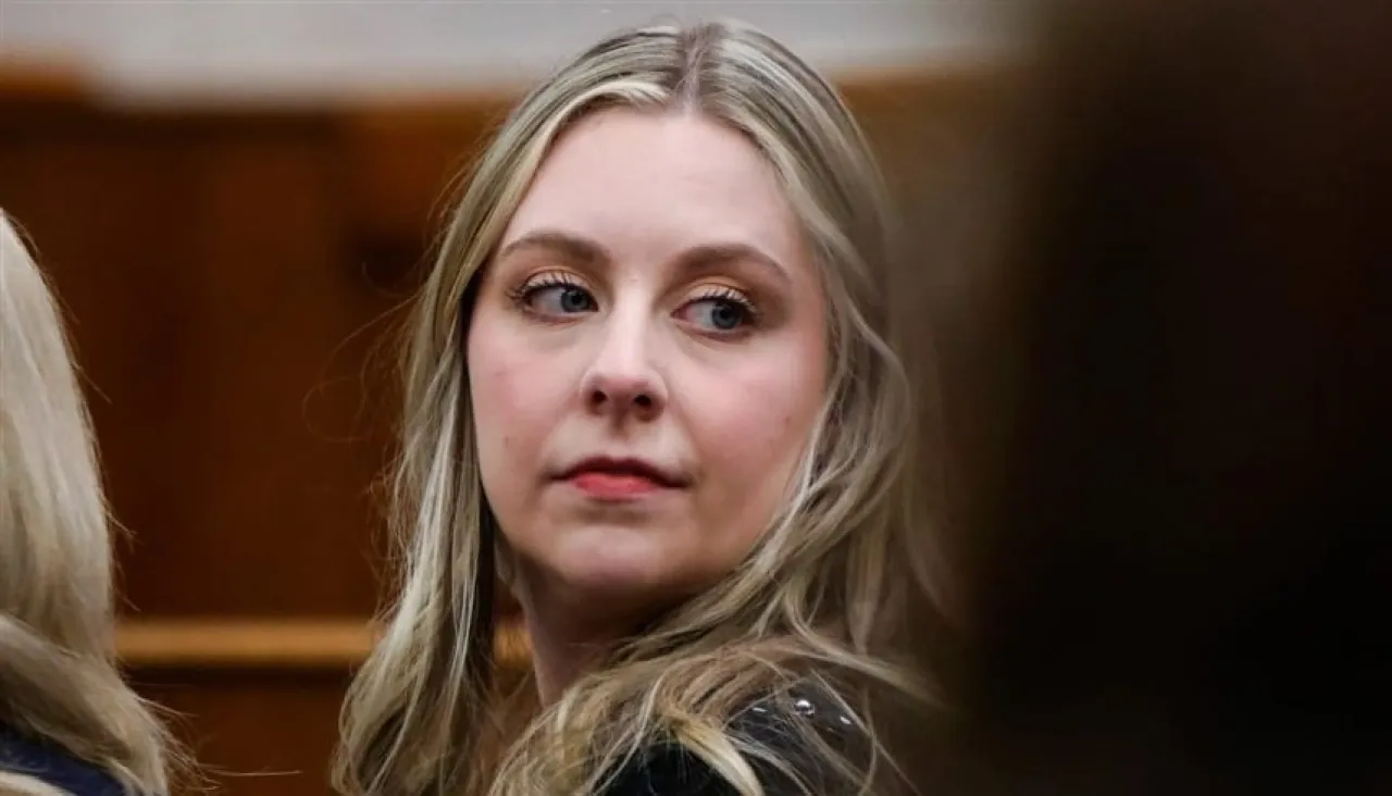 صورة حول : محكمة أمريكية تمنح 10 ملايين دولار لمعلمة بعد إطلاق نار من طفل في مدرستها محكمة أمريكية تمنح 10 ملايين دولار لمعلمة بعد إطلاق نار من طفل في مدرستها