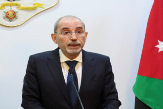 الصفدي يؤكد دعم الأردن للفلسطينيين وحماية المقدسات والجهود الإقليمية