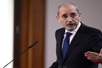 الصفدي: نعمل لتثبيت وقف النار في غزة