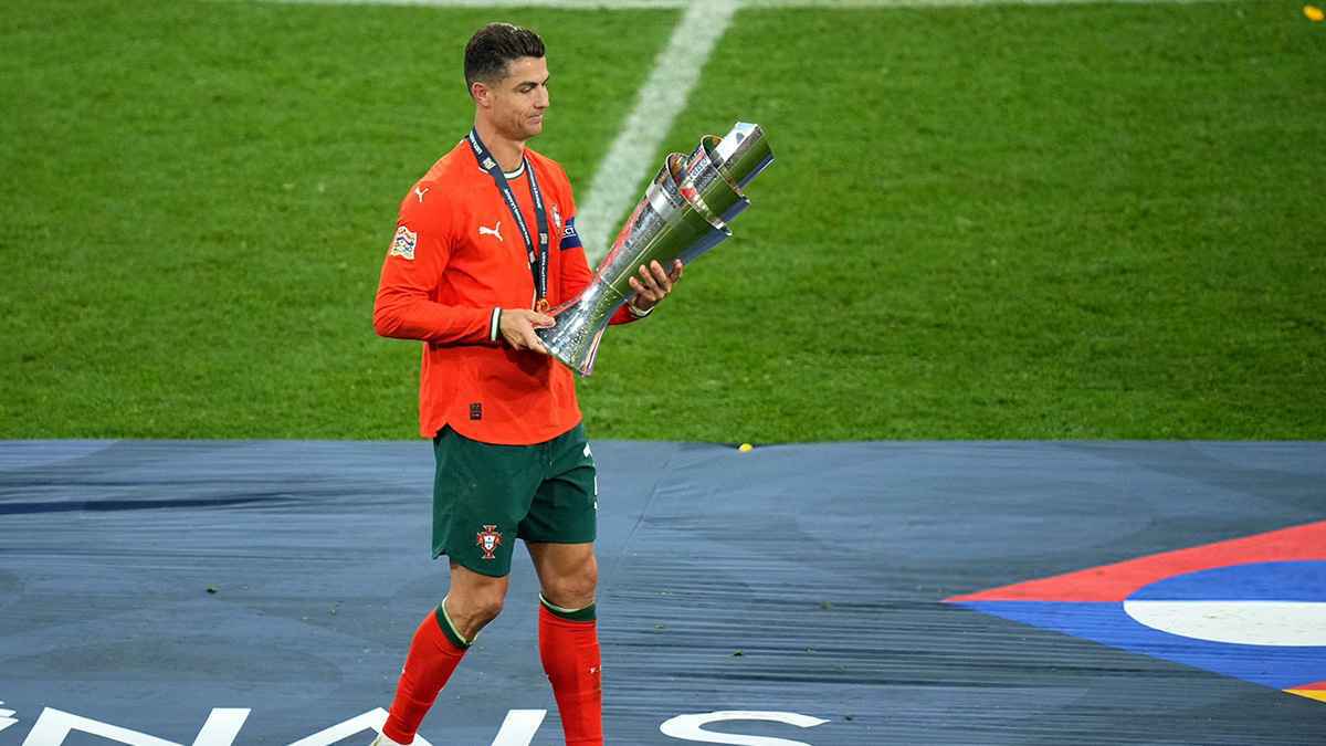 صورة حول : البرتغال تتأهل لكأس العالم ورونالدو يغيب عن المدرجات البرتغال تتأهل لكأس العالم ورونالدو يغيب عن المدرجات