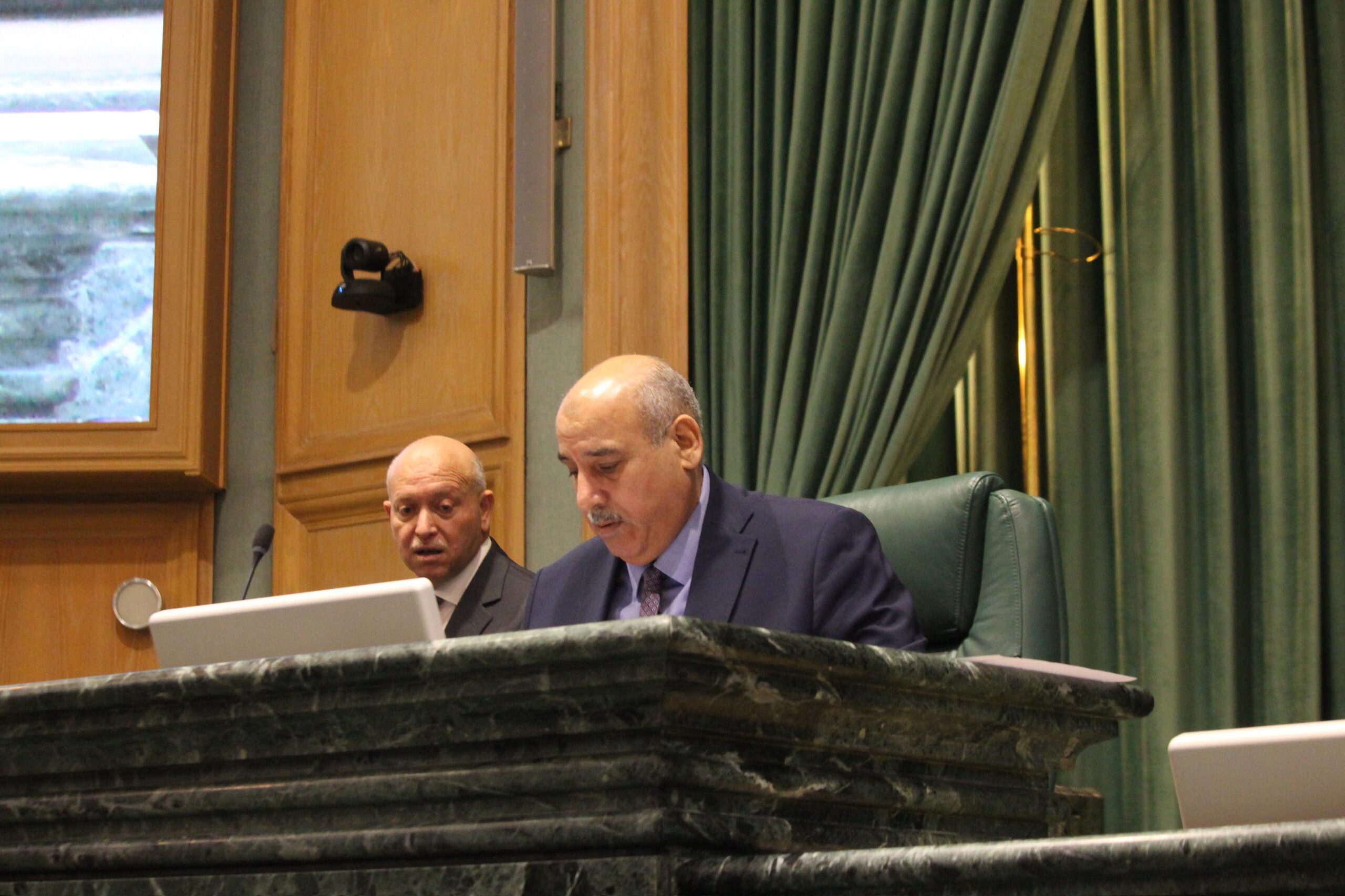 بالفيديو والصور… لقطات من مجلس النواب قبيل مناقشة خدمة العلم