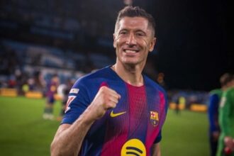 ليفاندوفسكي يؤكد استمراره مع برشلونة وعدم التفكير بالاعتزال