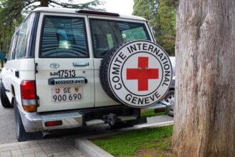 الصليب الأحمر يعلن خفض ميزانية 2026 وإلغاء 2900 وظيفة