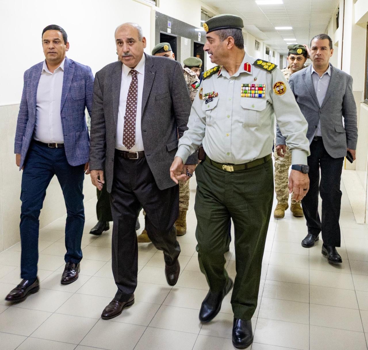 القاضي يزور مصابي المداهمة الأمنية في الرمثا