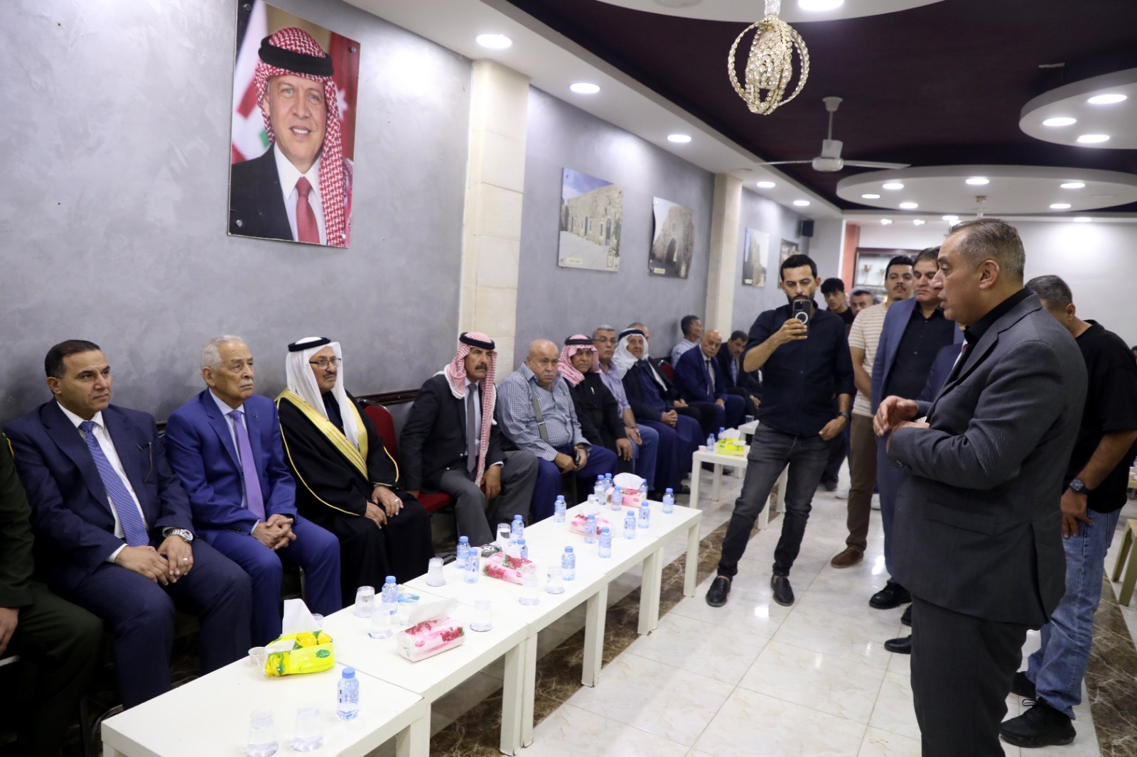 *مندوبا عن الملك وولي العهد. العيسوي يعزي عشائر الظهراوي وحداد والخراشقة والمحمد وأبو جبارة*