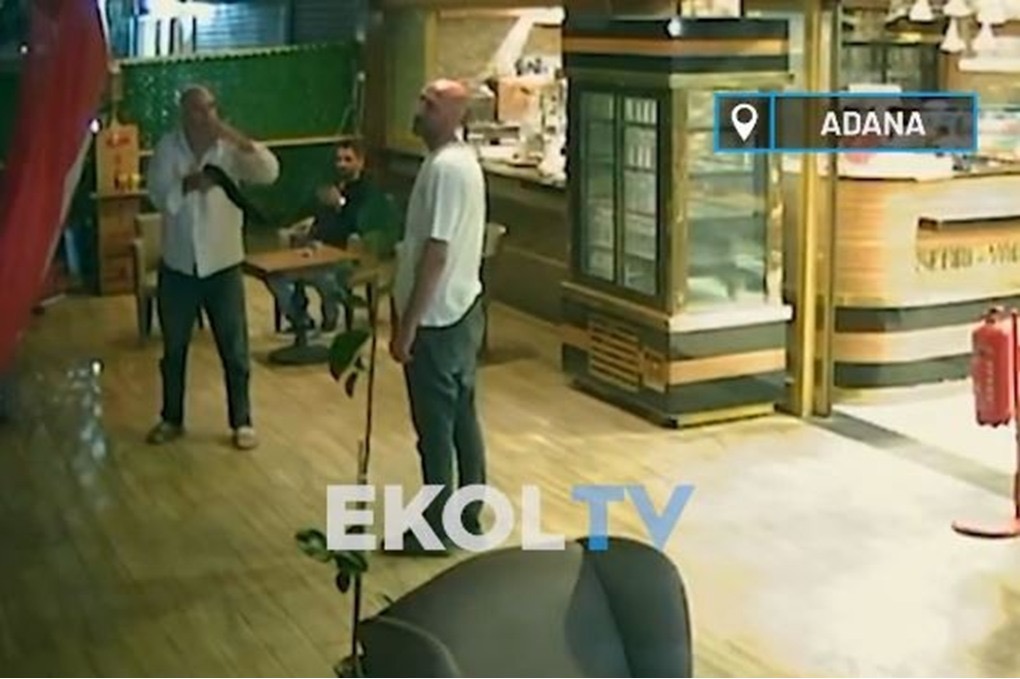 صورة حول : شاب يطلق النار على صهره بعد خلاف مالي وواصل ضربه بـ "البندقية" لـ 5 دقائق! شاب يطلق النار على صهره بعد خلاف مالي وواصل ضربه بـ "البندقية" لـ 5 دقائق!