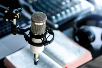 بشر الضرعي: راديو عمان نت أطلق أول إذاعة مجتمعية يمنية