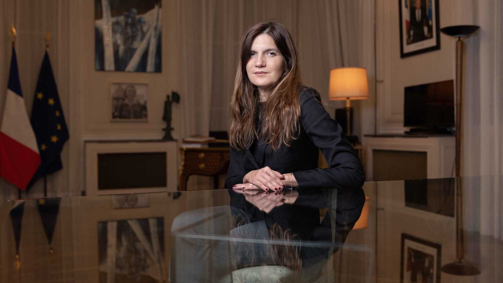 صورة حول : أليس روفو.. من دبلوماسية الإليزيه إلى قيادة الدفاع الفرنسي أليس روفو.. من دبلوماسية الإليزيه إلى قيادة الدفاع الفرنسي