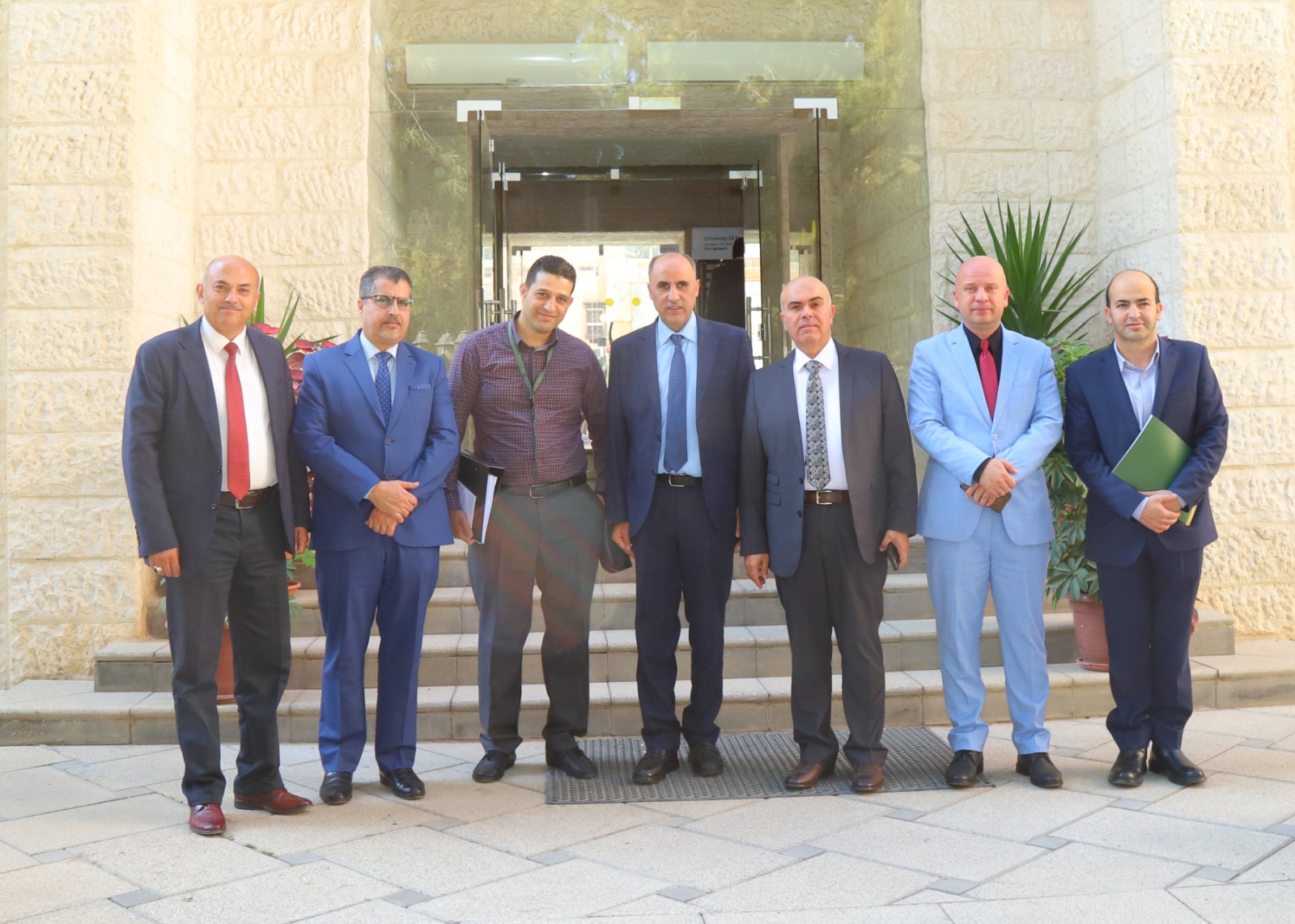 صورة حول : جامعة البترا تستضيف مدير عام الضمان في جلسة حوارية حول الحقوق والمزايا التأمينية جامعة البترا تستضيف مدير عام الضمان في جلسة حوارية حول الحقوق والمزايا التأمينية