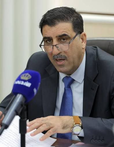 صورة حول : مشهدان متناقضان شخص يشتري تذكرة غناء بألف دولار ….وآخر يشتري الخبز بالدين ! مشهدان متناقضان شخص يشتري تذكرة غناء بألف دولار ….وآخر يشتري الخبز بالدين !