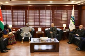 غرفة تجارة عمان وبنين تبحثان تعزيز التعاون التجاري والاقتصادي