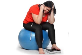 كيف يمكن للسمنة أن تزيد من خطر طنين الأذن؟