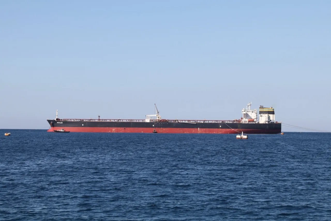 صورة حول : وصول الدفعة الأخيرة من المنحة النفطية السعودية إلى سوريا وصول الدفعة الأخيرة من المنحة النفطية السعودية إلى سوريا