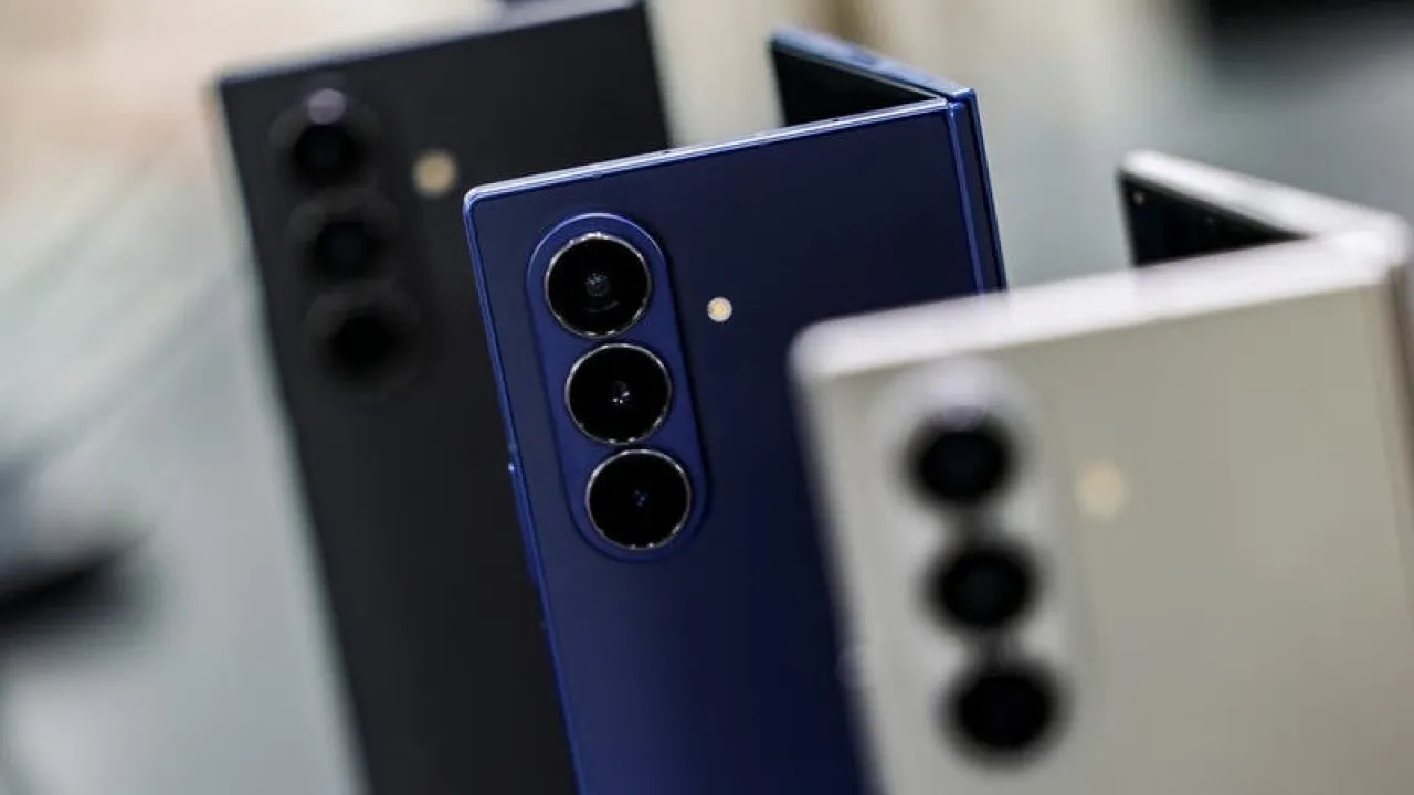 هاتف سامسونغ ثلاثي الطيّات بسعر صادم