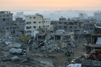 عاصفة تضرب مخيمات غزة وتُغرق آلاف الخيام