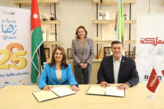 مذكرة تعاون بين مركز زها الثقافي وقناة المملكة لتعزيز الوعي المجتمعي ودعم الشباب